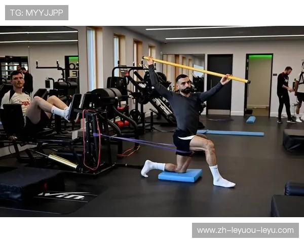 高温环境适应性足球训练与营养恢复策略